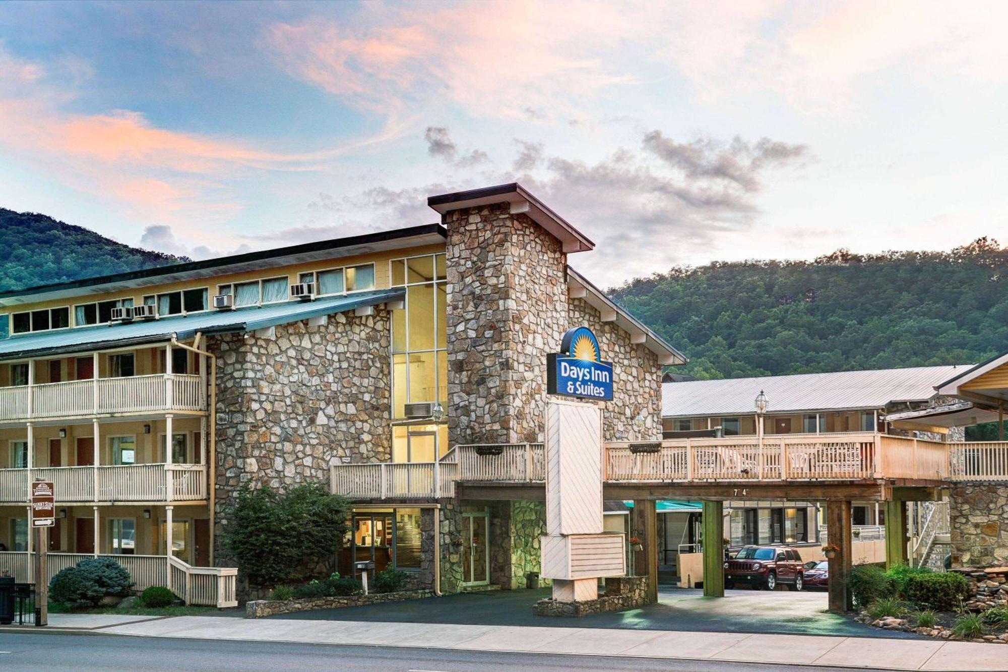 Days Inn & Suites By Wyndham Downtown Gatlinburg Parkway Exteriér fotografie