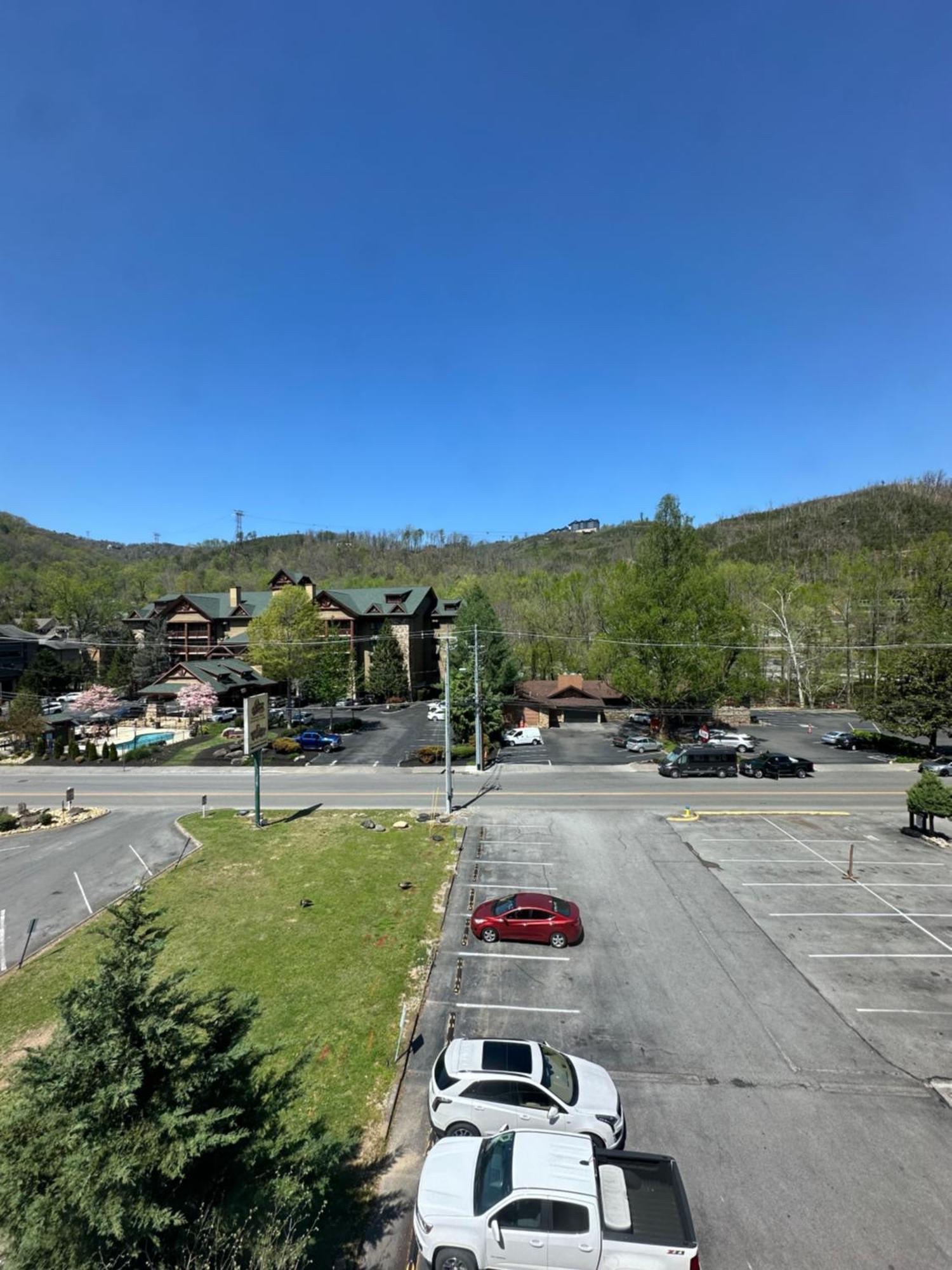 Days Inn & Suites By Wyndham Downtown Gatlinburg Parkway Exteriér fotografie